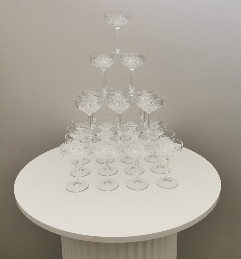 Wieża z kieliszków (champagne tower)